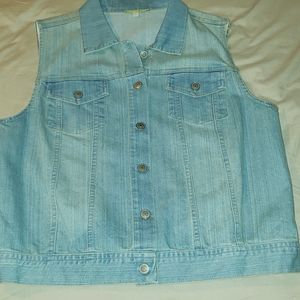 Ladies Denim sleeveless jacket, size Large